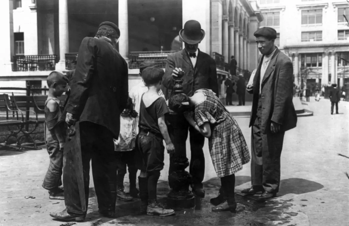 1911den Fotograflar New Yorkun Olumcul Sicak Hava Dalgasiyla Mucadelesini Gosteriyor 010