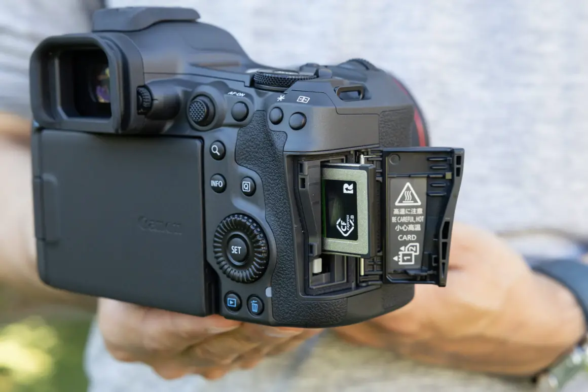 Canon EOS R5 II card slots CFexpress B