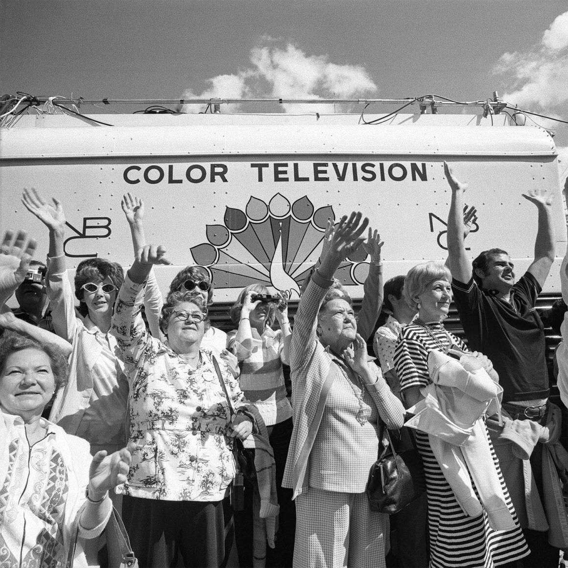 Meryl Meisler Street Walker 18 of 191977 02 mardigrasParade colorTelevision sharp 1500