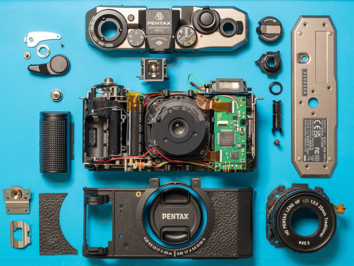 Yeni Pentax 17 Filmli Kameranin Icinde Ne Var