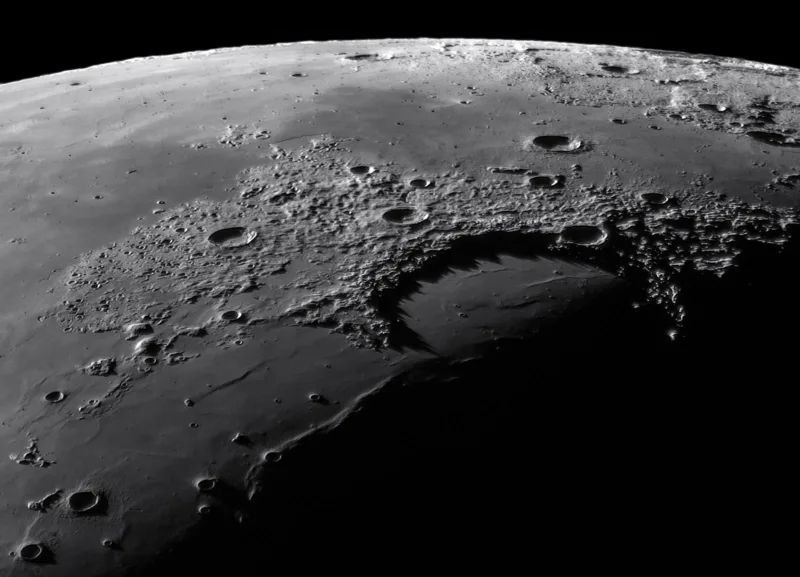 Shadow peaks of Sinus Iridum © Gabor Balazs