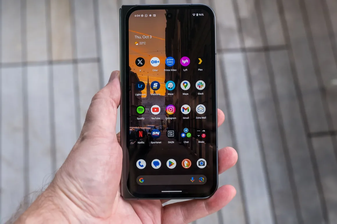 Pixel 9 Pro Fold outer screen