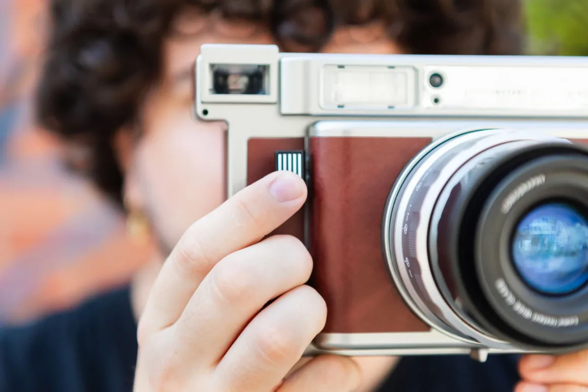 lomo instant wide glass handheld front1