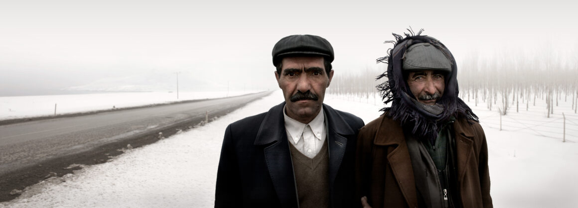 Nuri Bilge Ceylan’ın Fotoğrafları Hollanda’da 4 Yol Kenarinda Iki Adam Two Men by the Road Agri 2005 DA NBC 043