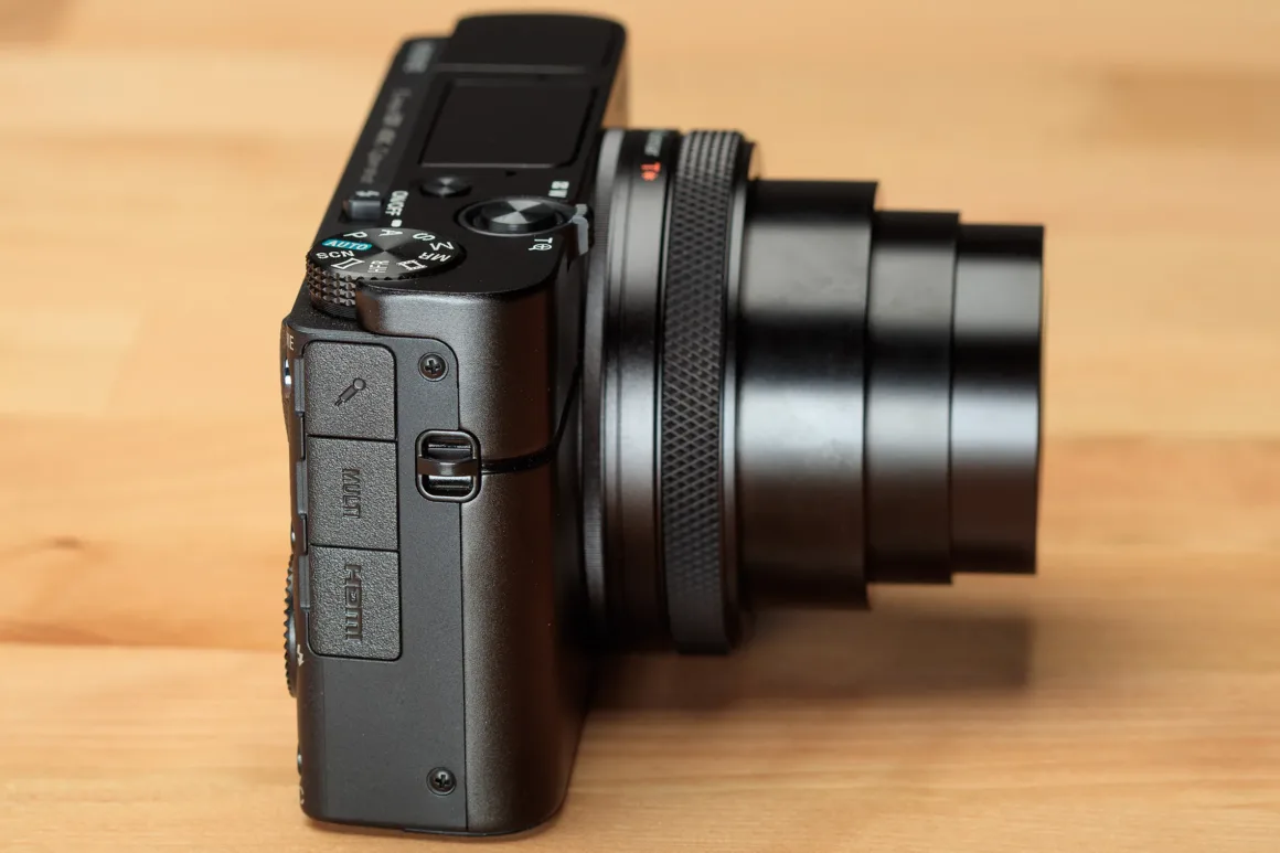 Sony RX100 VII ports2