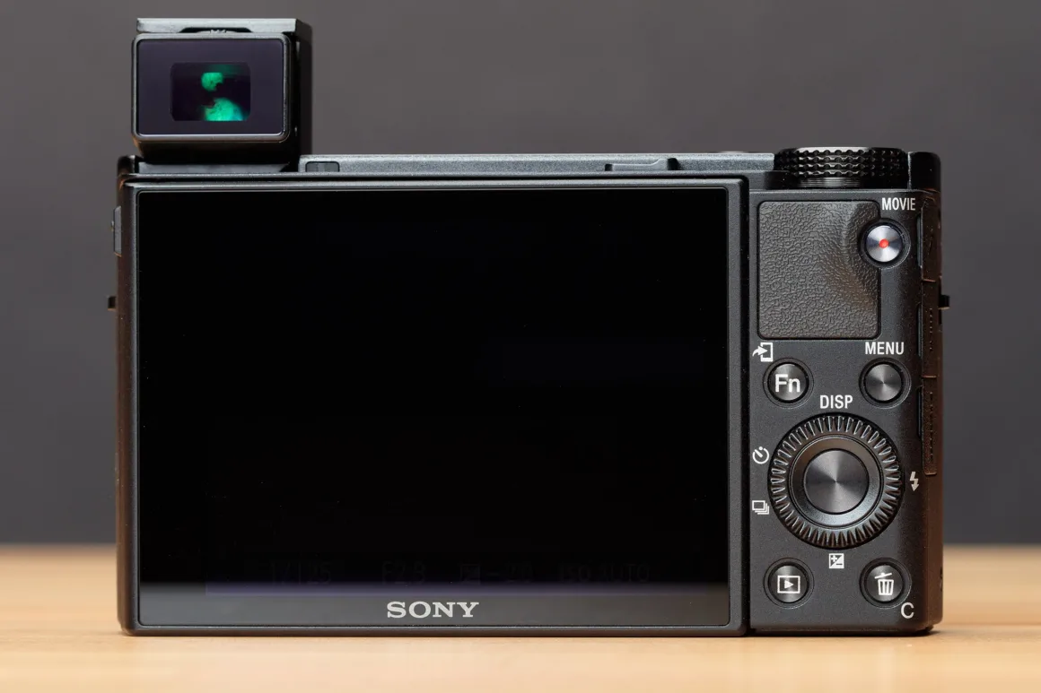 Sony RX100 VII rear w evf