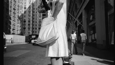 Mark Cohen, 1970'lerin New York'unu Kalçasından Çekti 16 web White purse 1973